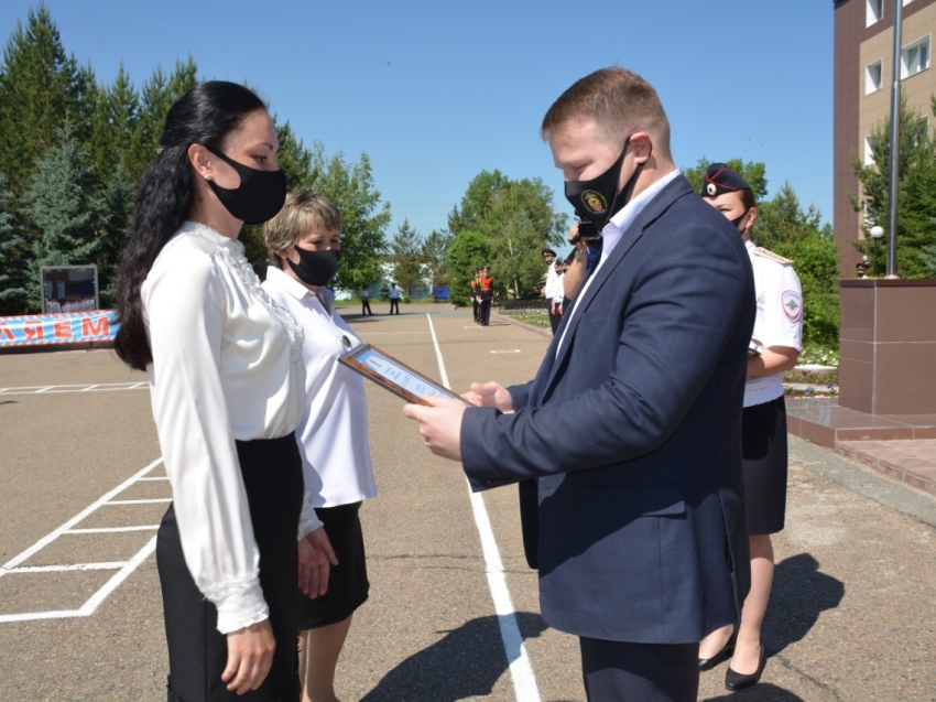 ​Алексей Казаков поздравил выпускников Читинского суворовского военного училища
